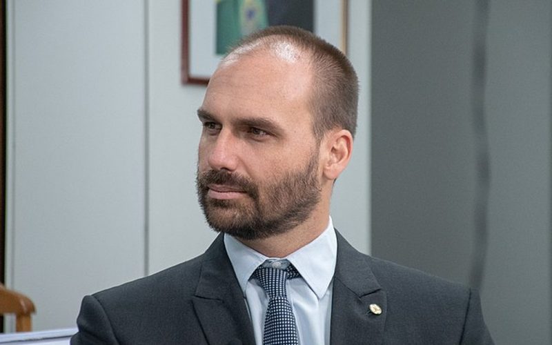 EUA classificam PCC e CV como terroristas e Eduardo Bolsonaro comemora: “Grande dia”