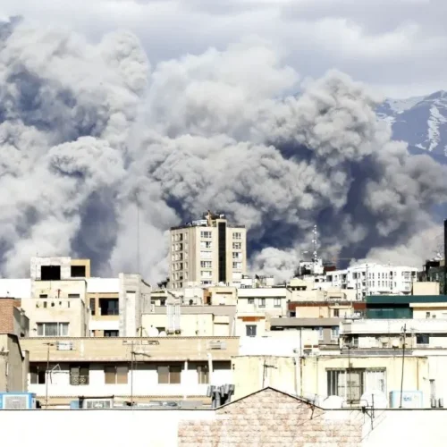 Maioria dos brasileiros rejeita ataques de EUA e Israel ao Irã, aponta pesquisa