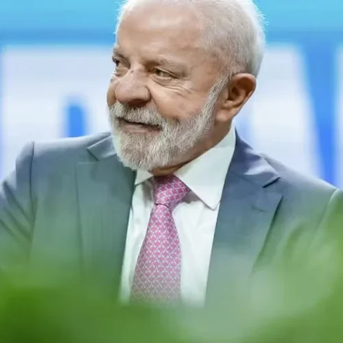 Lula revela tratamento contra câncer de pele e faz brincadeira: “Tratando pra ficar bonitão”