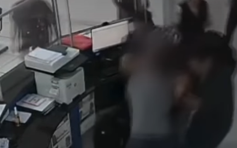 Recepcionista é agredido com capacete dentro de UPA após confusão com entregador