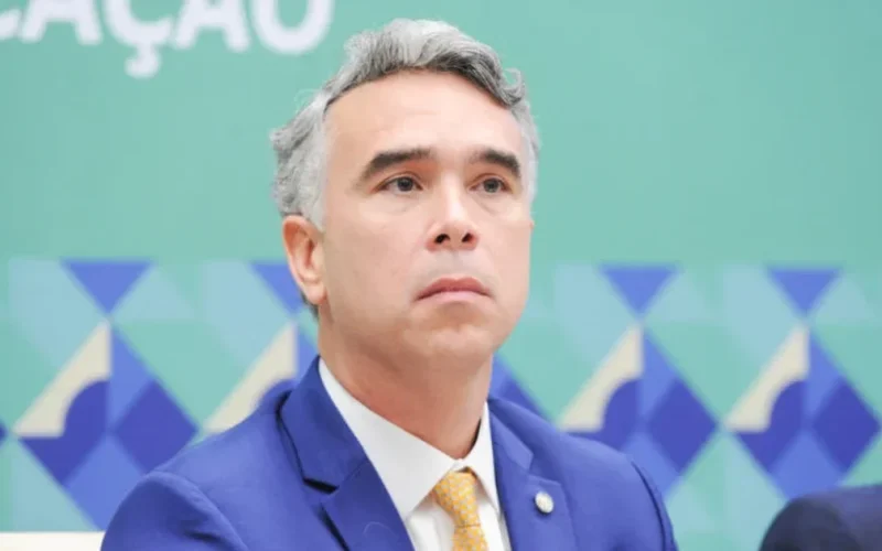 Vazamento aponta oferta de dinheiro a alunos para evento político com deputado Rafael Brito