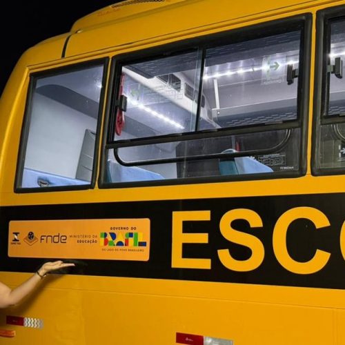 Prefeitura de Joaquim Gomes recebe ônibus acessível e moderno do Novo PAC