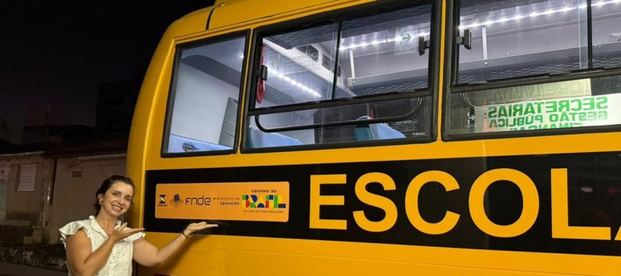Prefeitura de Joaquim Gomes recebe ônibus acessível e moderno do Novo PAC