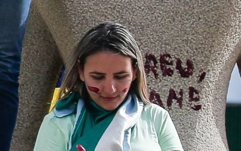 Débora do Batom pede redução de pena após queda de veto à dosimetria