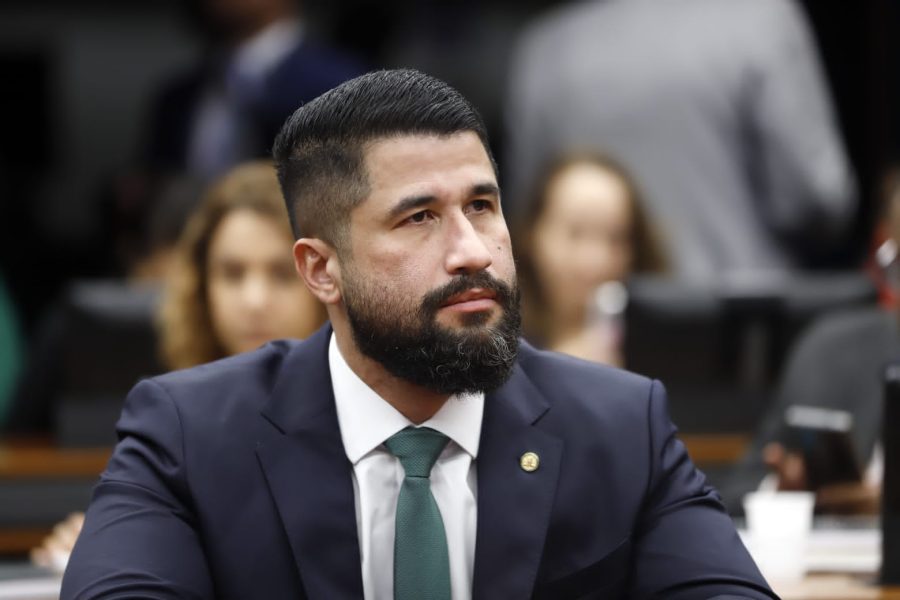 Deputado Fabio Costa encurrala sócio do “Careca do INSS” em depoimento à CPMI