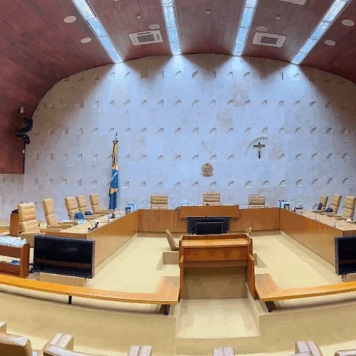 Diploma de jornalista volta ao debate no STF; relembre quem votou contra a exigência em 2009