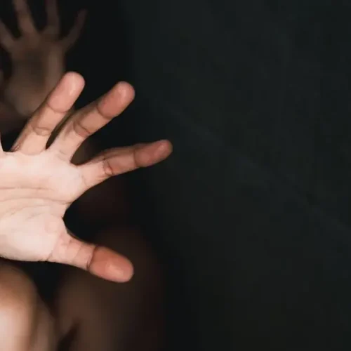 Violência doméstica: Mulher é resgatada após ser presa em casa pelo companheiro na Gruta