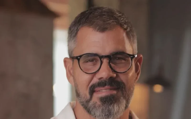 “Homem exerce influência maior”: Pregação de Juliano Cazarré recebe críticas nas redes