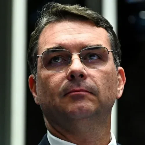 Pesquisa aponta virada: Flávio Bolsonaro lidera Lula em cenário de 2º turno