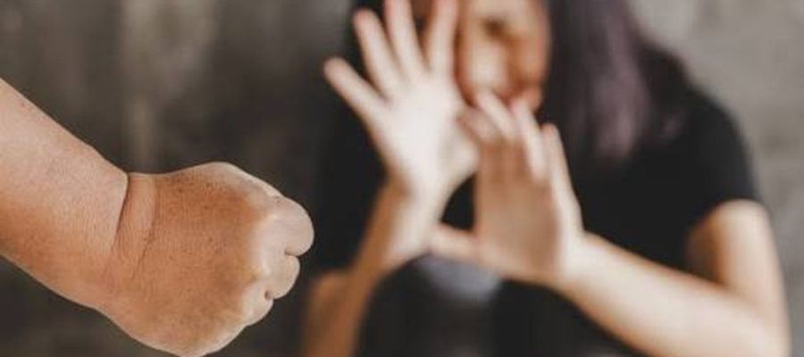 Violência dentro de casa cresce e feminicídios atingem recorde