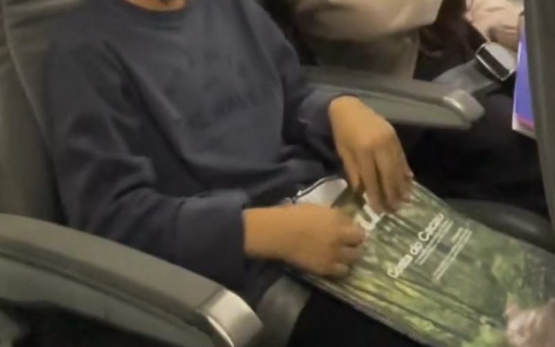 Crianças descobrem durante voo que o próprio pai é o piloto da aeronave
