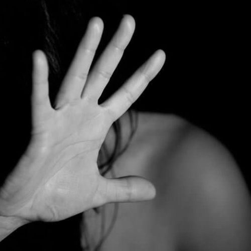 Homem é preso por agredir companheira e traficar drogas em Matriz de Camaragibe