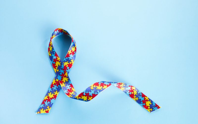 Projeto que prevê vacinação domiciliar para pessoas com TEA é aprovado na ALE