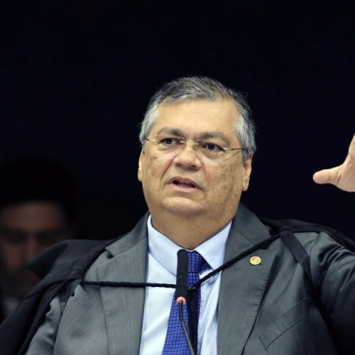 Piada de Flávio Dino sobre “intervalo remunerado” arranca risos durante sessão do Supremo