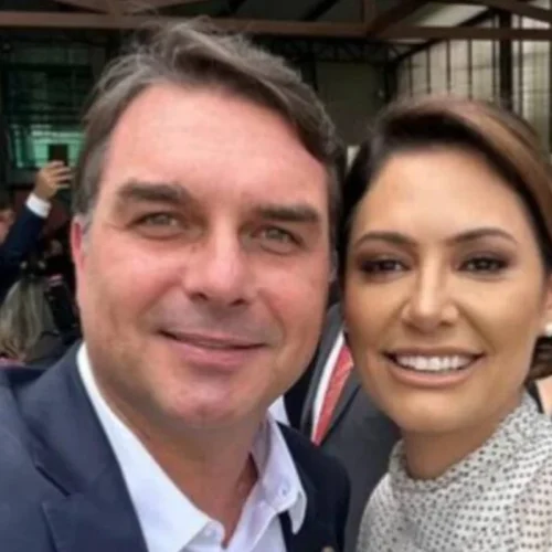 8% acham que Bolsonaro deveria apoiar Flávio, 22% Michelle e 20% Tarcísio