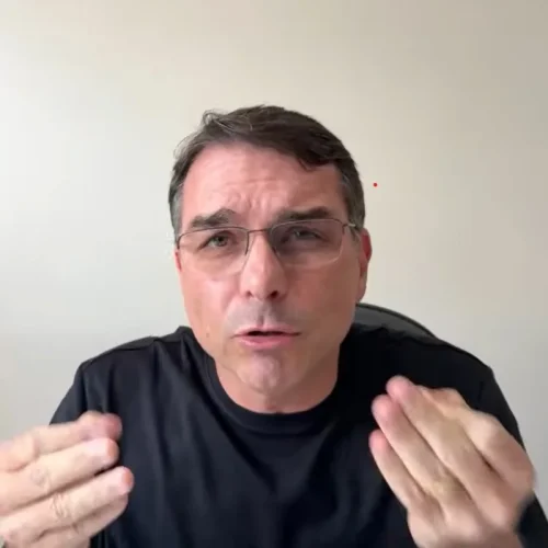 “Se meu pai morrer lá dentro, a culpa é sua”, diz Flávio a Moraes