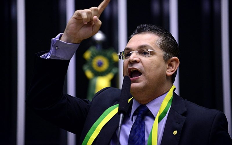 Líder do PL no Congresso afirma que há “chantagem” e “perseguição” do Supremo
