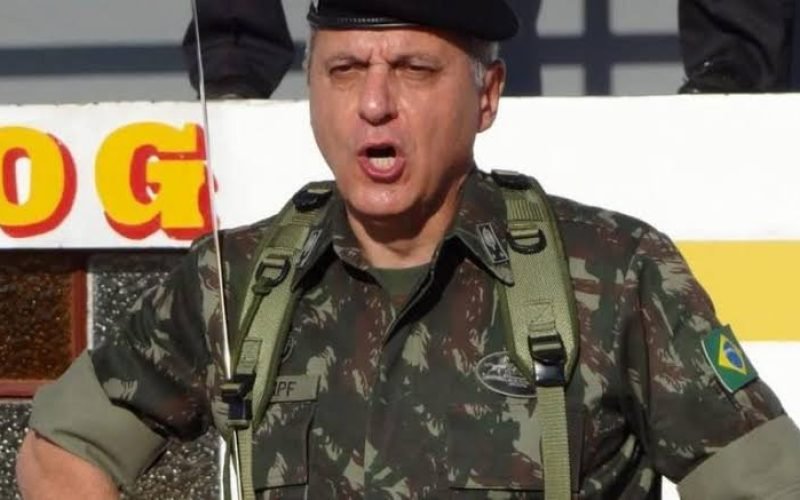 General atacado por bolsonaristas por informar sobre o golpe de 8 de janeiro quebra o silêncio