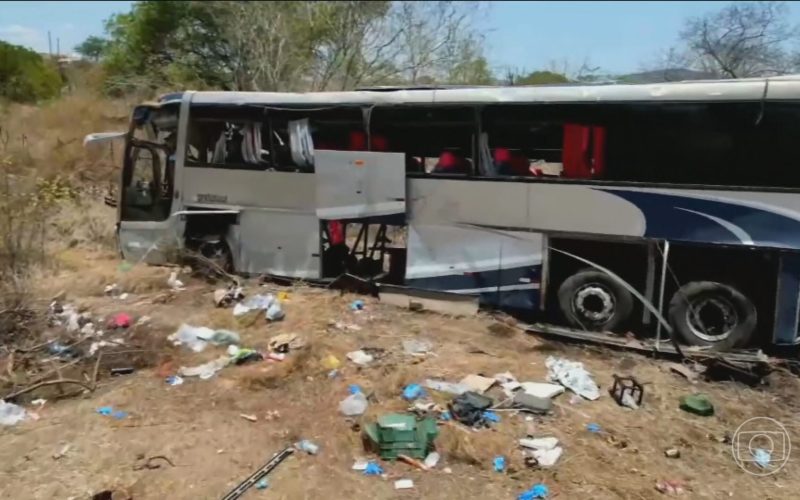Motorista afirma não lembrar momento de acidente com ônibus de romeiros que deixou 16 mortos em AL