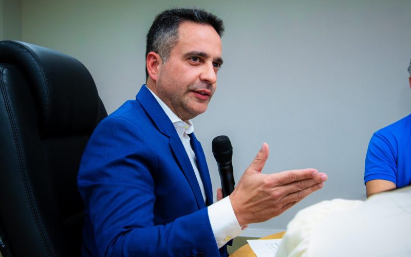Vaiado, Paulo Dantas discute com professores e diz: “Aguardem o que vou fazer com vocês”