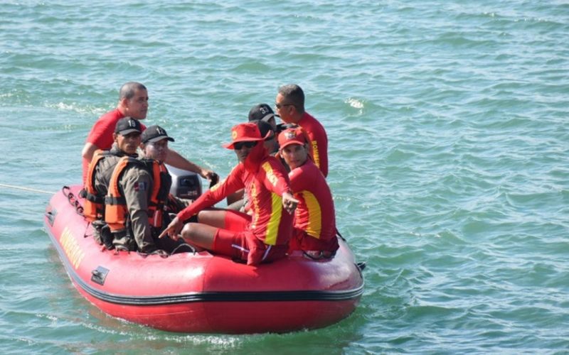 Corpo é encontrado boiando na Praia de Ipioca e identidade da vítima segue desconhecida
