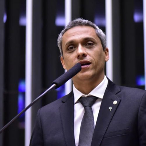 “Tirem seu dinheiro dos bancos. Moraes vai quebrar o Brasil”, acusa Deputado Bolsonarista