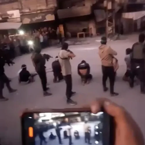 Membros mascarados do Hamas executam grupo em Gaza em meio a cessar-fogo