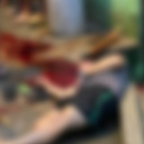 Homem é assassinado a tiros em frente a mercadinho no Jacintinho