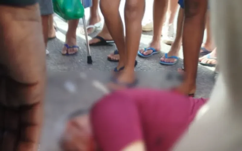 Homem é vítima de tiros à luz do dia em rua movimentada de Maribondo