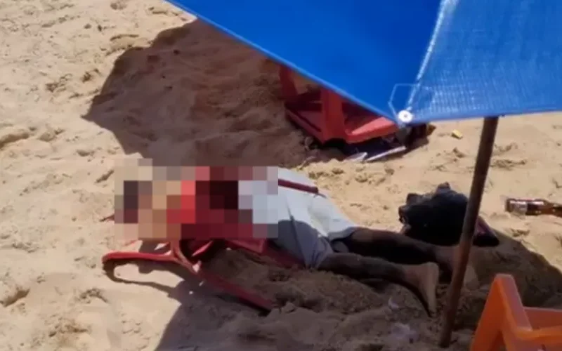 “Eles estão fugindo e deixaram o carro ali”; vídeo mostra suspeitos abandonando veículo após homicídio no litoral norte