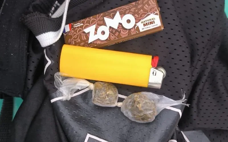 Dois homens são detidos por uso de drogas no Marco dos Corais, em Maceió