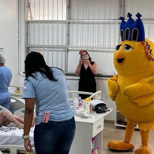 Pinto da Madrugada leva alegria a pacientes do Hospital Universitário da Ufal
