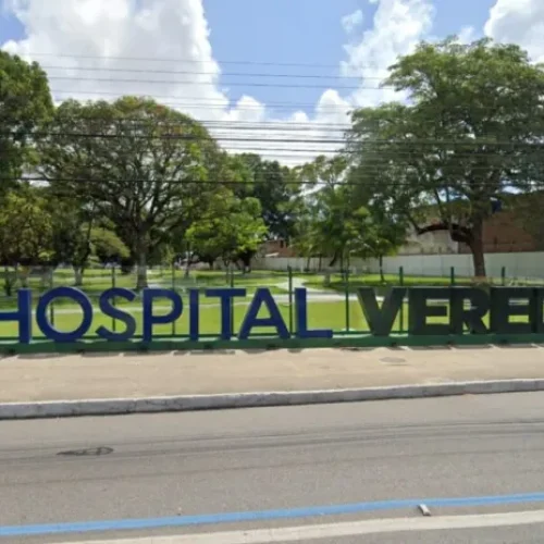 Funcionários do Hospital Veredas continuam greve e bloqueiam Avenida Fernandes Lima nesta segunda-feira (17)