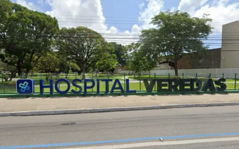 Funcionários do Hospital Veredas continuam greve e bloqueiam Avenida Fernandes Lima nesta segunda-feira (17)