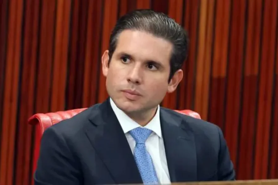 Hugo Motta impede indicação de Eduardo Bolsonaro como líder da minoria