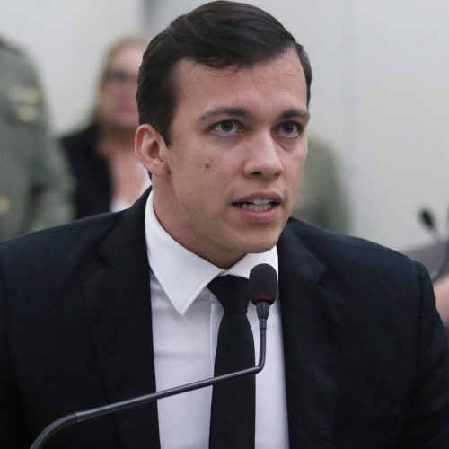 Deputado Leonam cobra SESAU pagamento de neurocirurgiões para evitar paralisação total