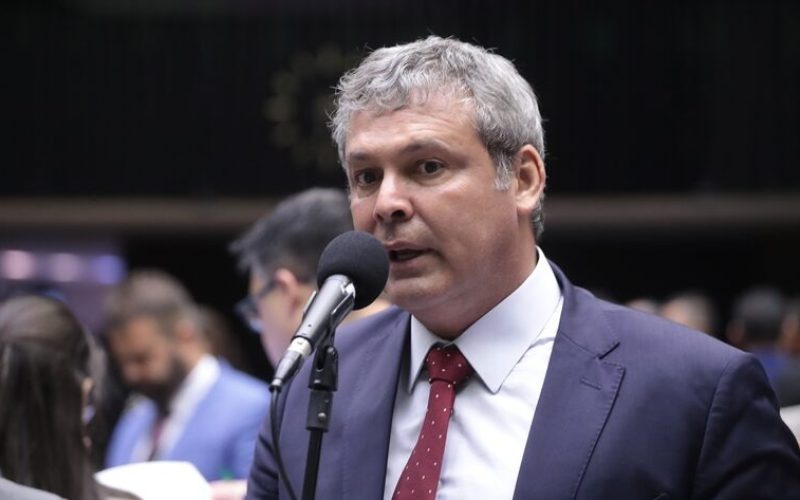 Líder do PT na Câmara acusa relator do PL Antifacção de “furtar” texto do governo e desfigurar proposta