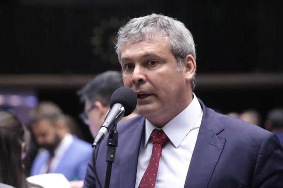 Líder do PT na Câmara acusa relator do PL Antifacção de “furtar” texto do governo e desfigurar proposta