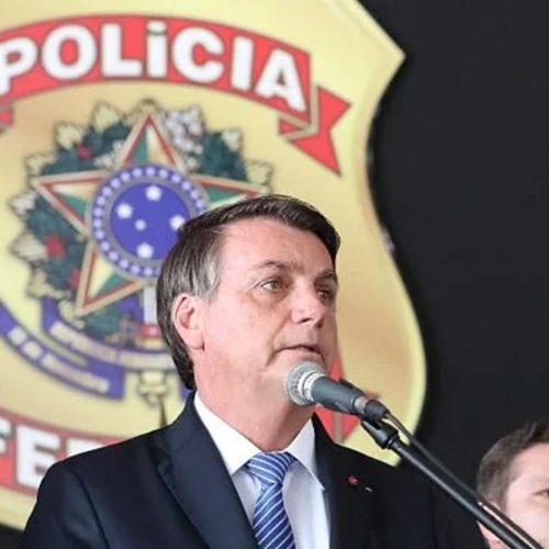 PF encontra pen drive escondido em banheiro, R$14mil dólares e cópia de ação contra Moraes na casa de Bolsonaro