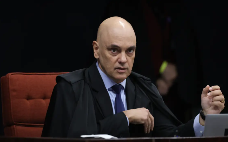 “Isso, com todo respeito, beira a litigância de má fé”, afirma Moraes sobre alegações da defesa de Bolsonaro