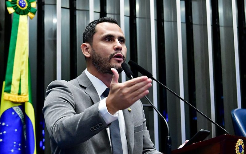 Cleitinho cobra endurecimento no combate ao feminicídio no Senado