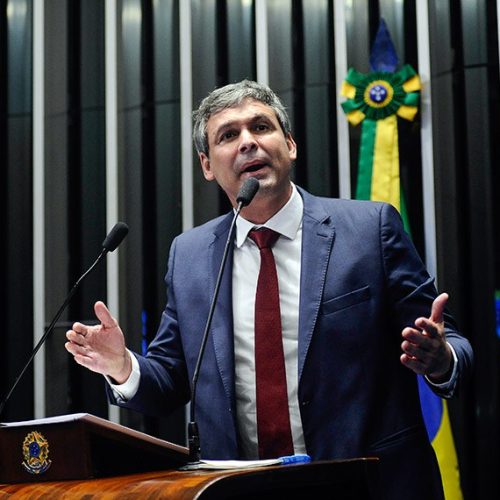 Líder do PT pede prisão ao STF de Bolsonaro pela “garantia da ordem pública”