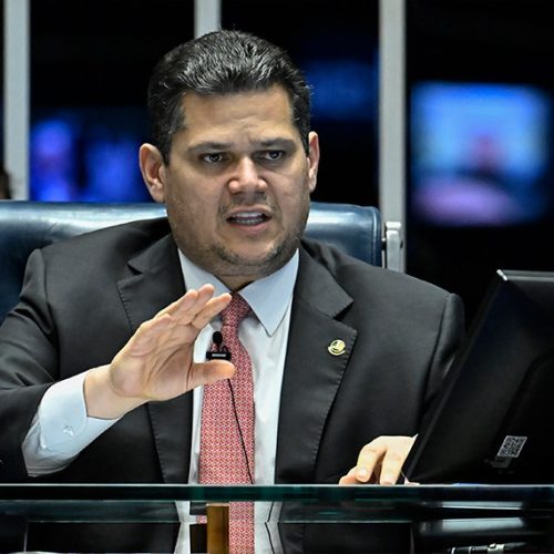 Após crise no Congresso, Senado aprova manter isenção de IR para quem ganha até dois salários mínimos