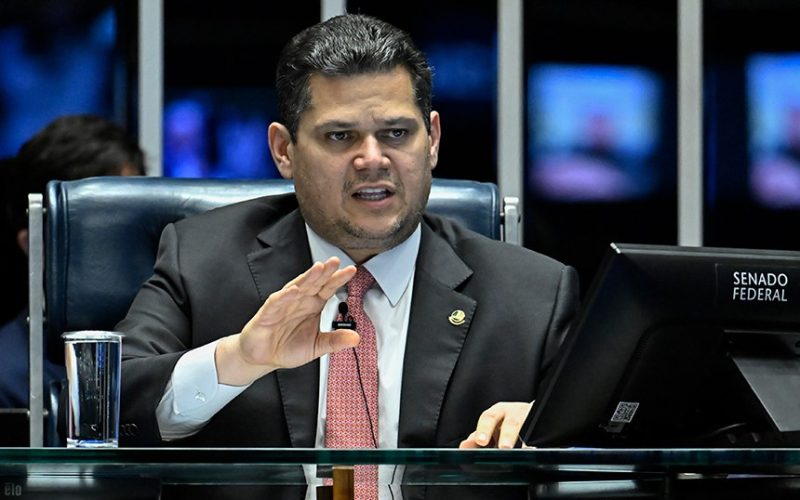 Após crise no Congresso, Senado aprova manter isenção de IR para quem ganha até dois salários mínimos