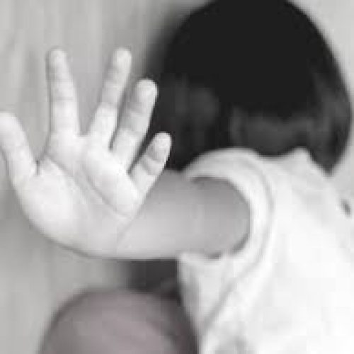 Médico de 76 anos é preso após abusar neta de apenas 04 anos 