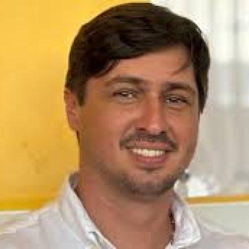 Prefeito de município de Alagoas coloca filho autista em escola municipal e questiona políticos que não usam serviços públicos