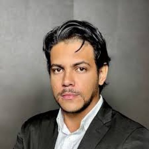 Apoiador de Bolsonaro tenta discursar em shopping de Salvador e é retirado sob gritos de “fascista”