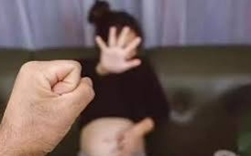 Mulher grávida é brutalmente agredida em plena rua