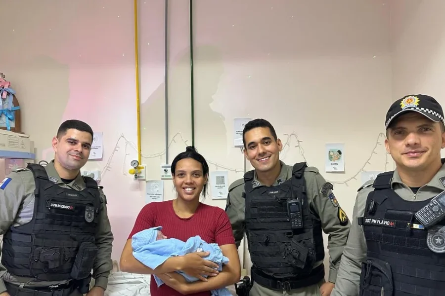 Policiais ajudam em parto dentro de veículo e salvam mãe e bebê em Arapiraca