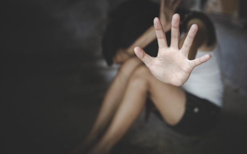 Homem é preso por agredir companheira após ela negar dinheiro para a compra de drogas no Bom Parto, em Maceió